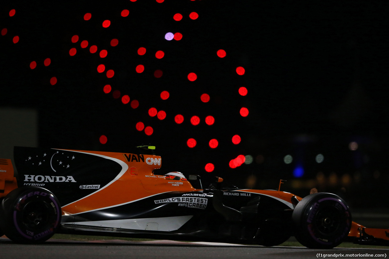GP ABU DHABI, 24.11.2017 - Prove Libere 2, Stoffel Vandoorne (BEL) McLaren MCL32