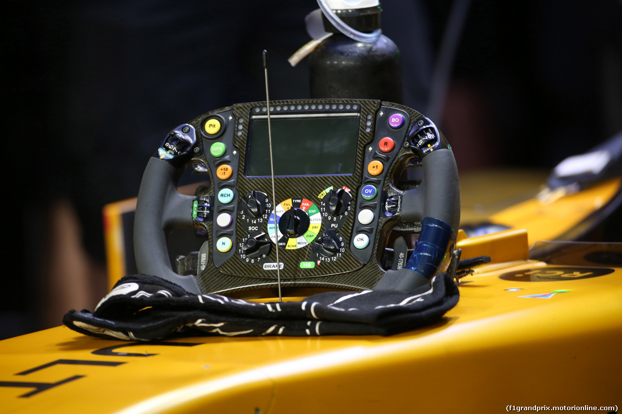 GP ABU DHABI, 24.11.2017 - Prove Libere 2, The steering wheel of  Renault Sport F1 Team RS17