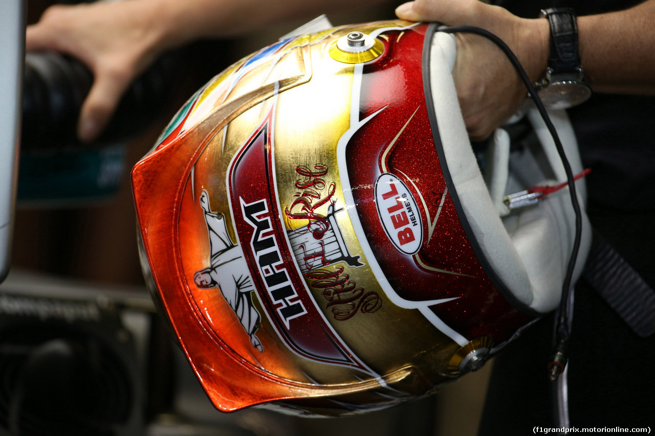 GP ABU DHABI, 24.11.2017 - Prove Libere 2, The helmet of Lewis Hamilton (GBR) Mercedes AMG F1 W08