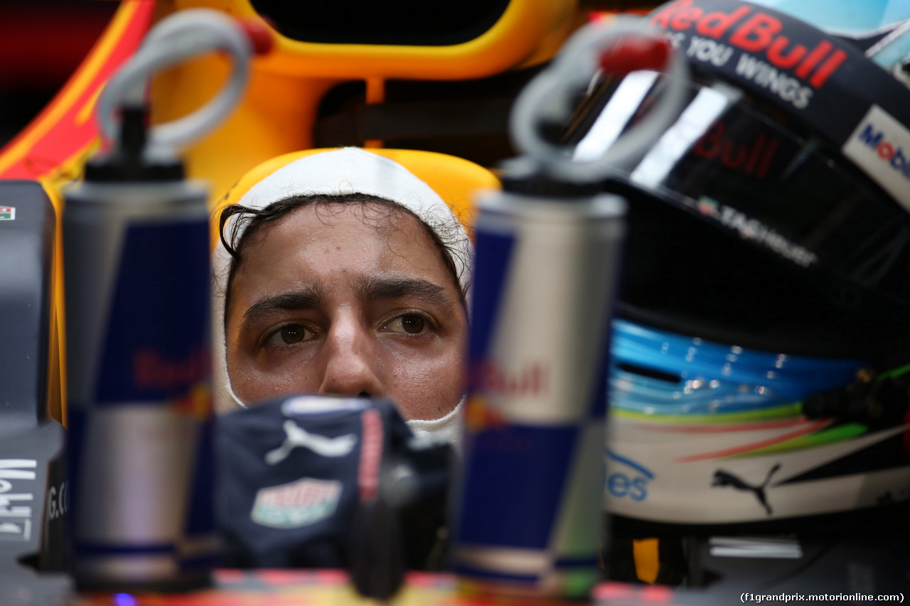 GP ABU DHABI, 24.11.2017 - Prove Libere 2, Daniel Ricciardo (AUS) Red Bull Racing RB13