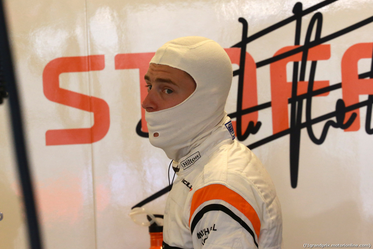 GP ABU DHABI, 24.11.2017 - Prove Libere 2, Stoffel Vandoorne (BEL) McLaren MCL32