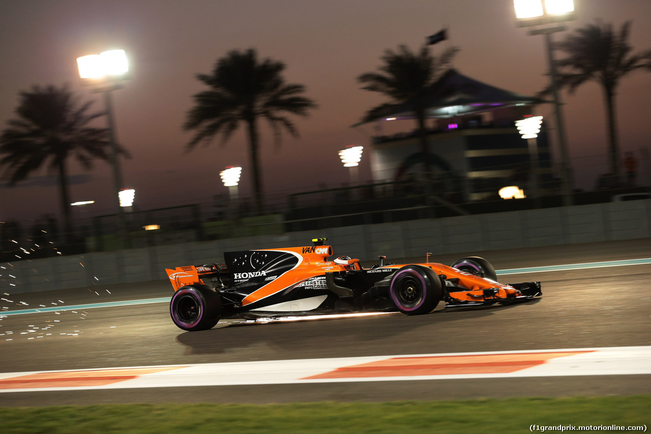 GP ABU DHABI, 24.11.2017 - Prove Libere 2, Stoffel Vandoorne (BEL) McLaren MCL32