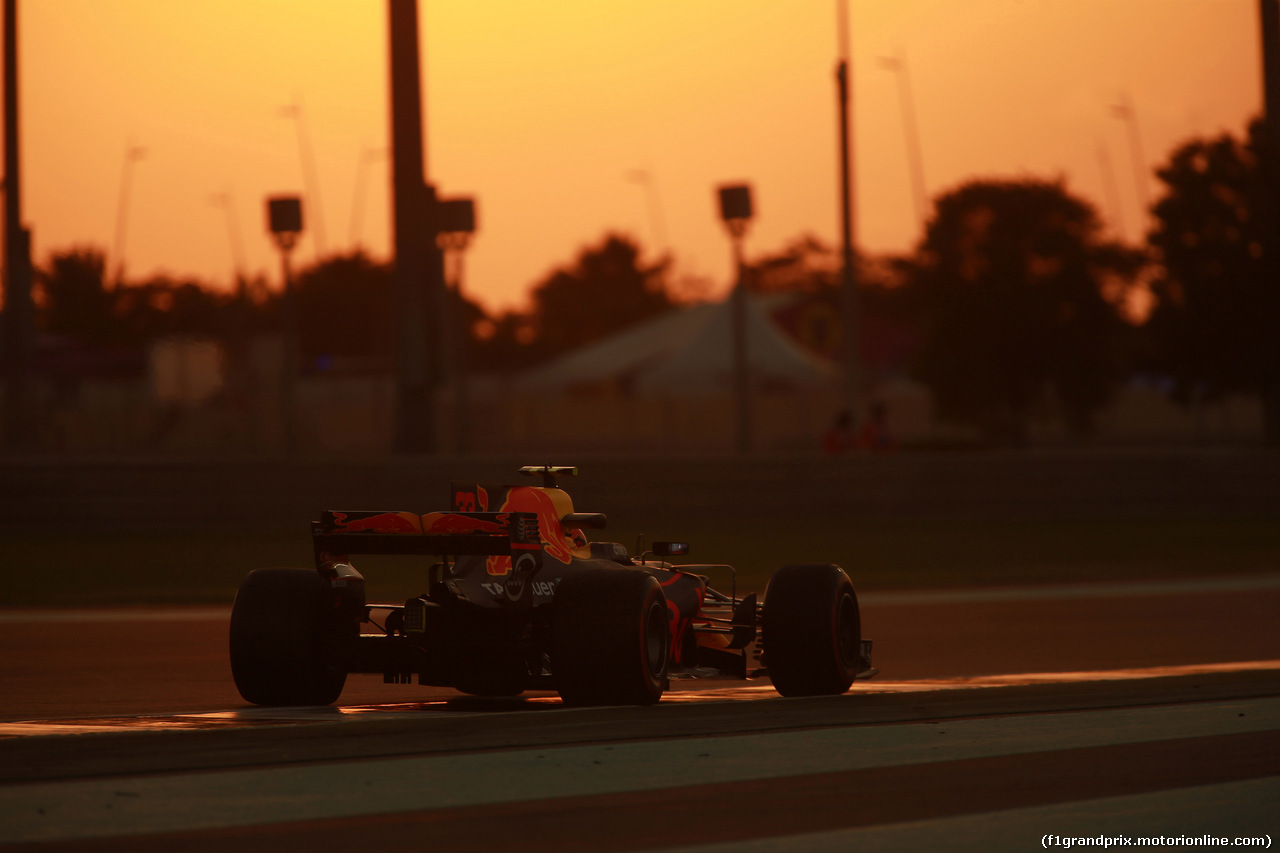 GP ABU DHABI, 24.11.2017 - Prove Libere 2, Daniel Ricciardo (AUS) Red Bull Racing RB13