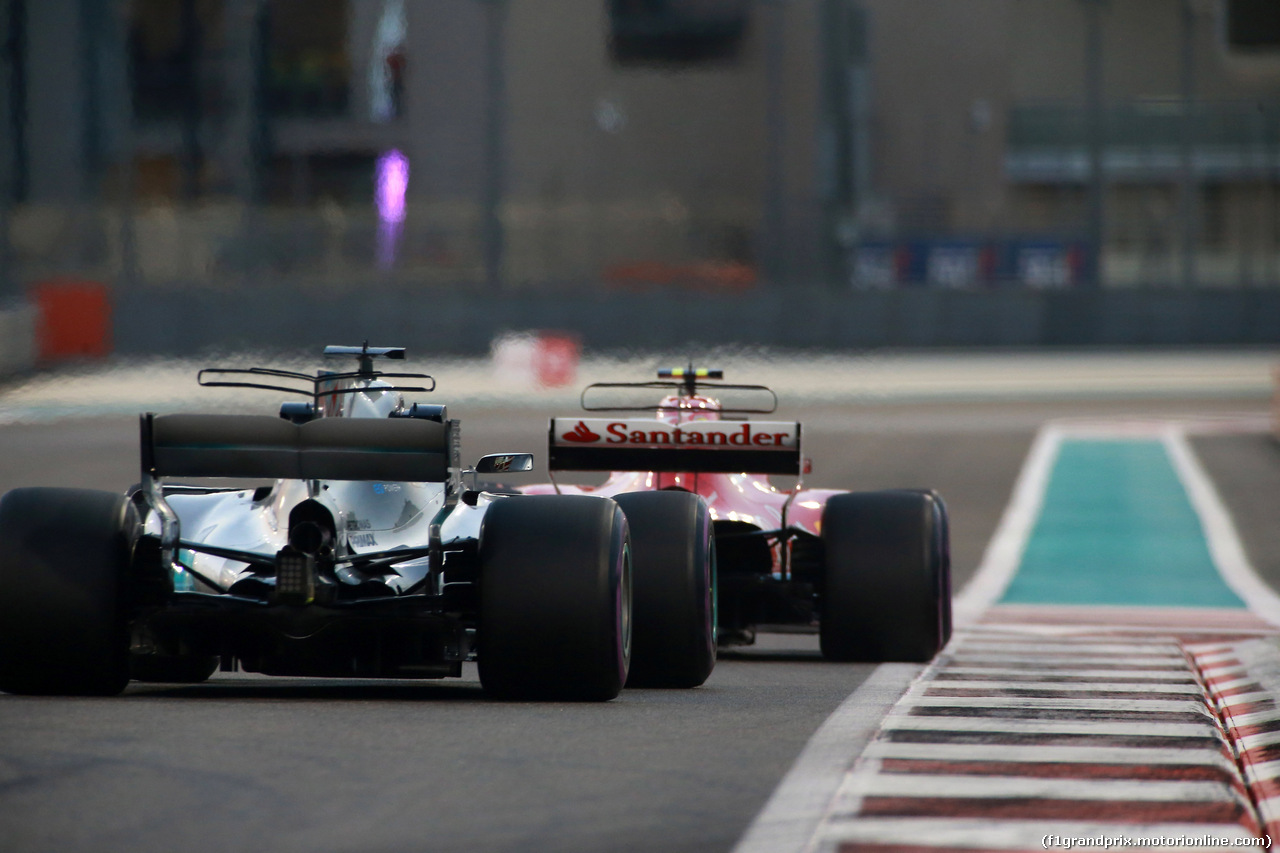 GP ABU DHABI, 24.11.2017 - Prove Libere 2, Lewis Hamilton (GBR) Mercedes AMG F1 W08 e Kimi Raikkonen (FIN) Ferrari SF70H