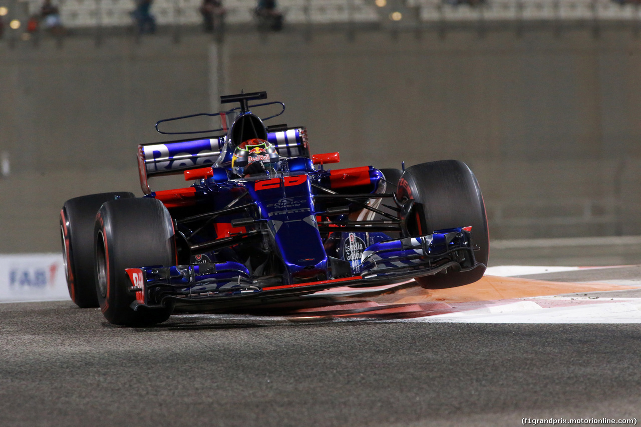 GP ABU DHABI, 24.11.2017 - Prove Libere 2, Brendon Hartley (NZL) Scuderia Toro Rosso STR12