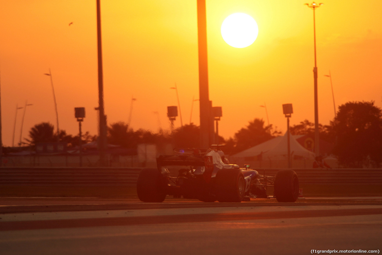 GP ABU DHABI, 24.11.2017 - Prove Libere 2, Brendon Hartley (NZL) Scuderia Toro Rosso STR12