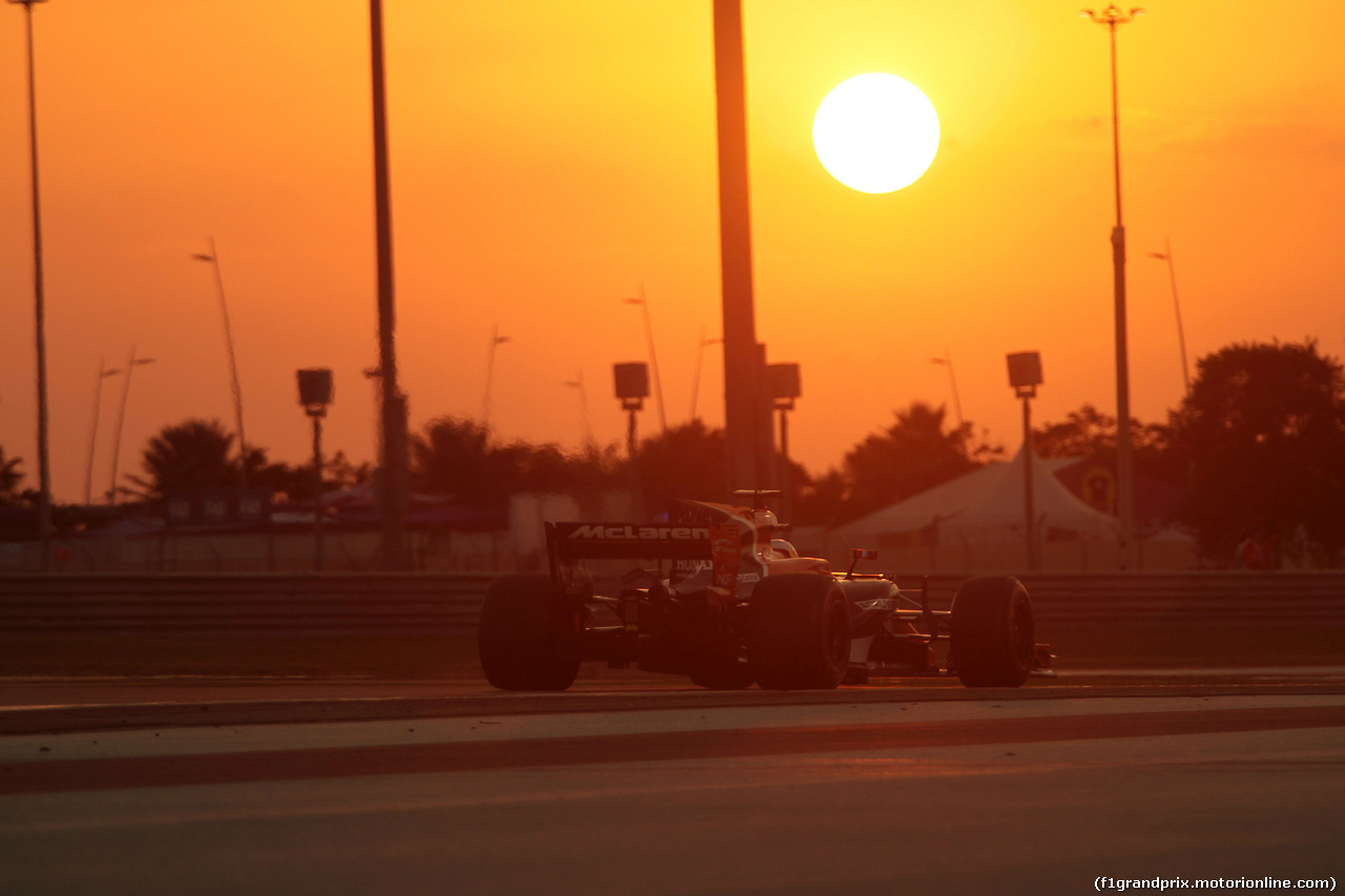 GP ABU DHABI, 24.11.2017 - Prove Libere 2, Fernando Alonso (ESP) McLaren MCL32