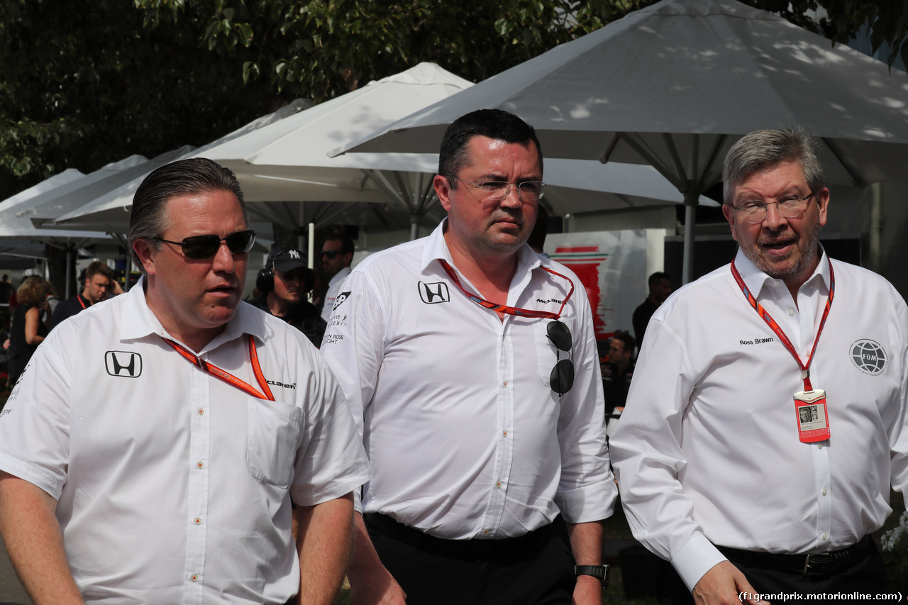 GP AUSTRALIA, 26.03.2017 - (L-R) Zak Brown (USA) McLaren Executive Director, Eric Boullier (FRA) McLaren Racing Director e Ross Brawn (GBR) Formula One Managing Director of Motorsports