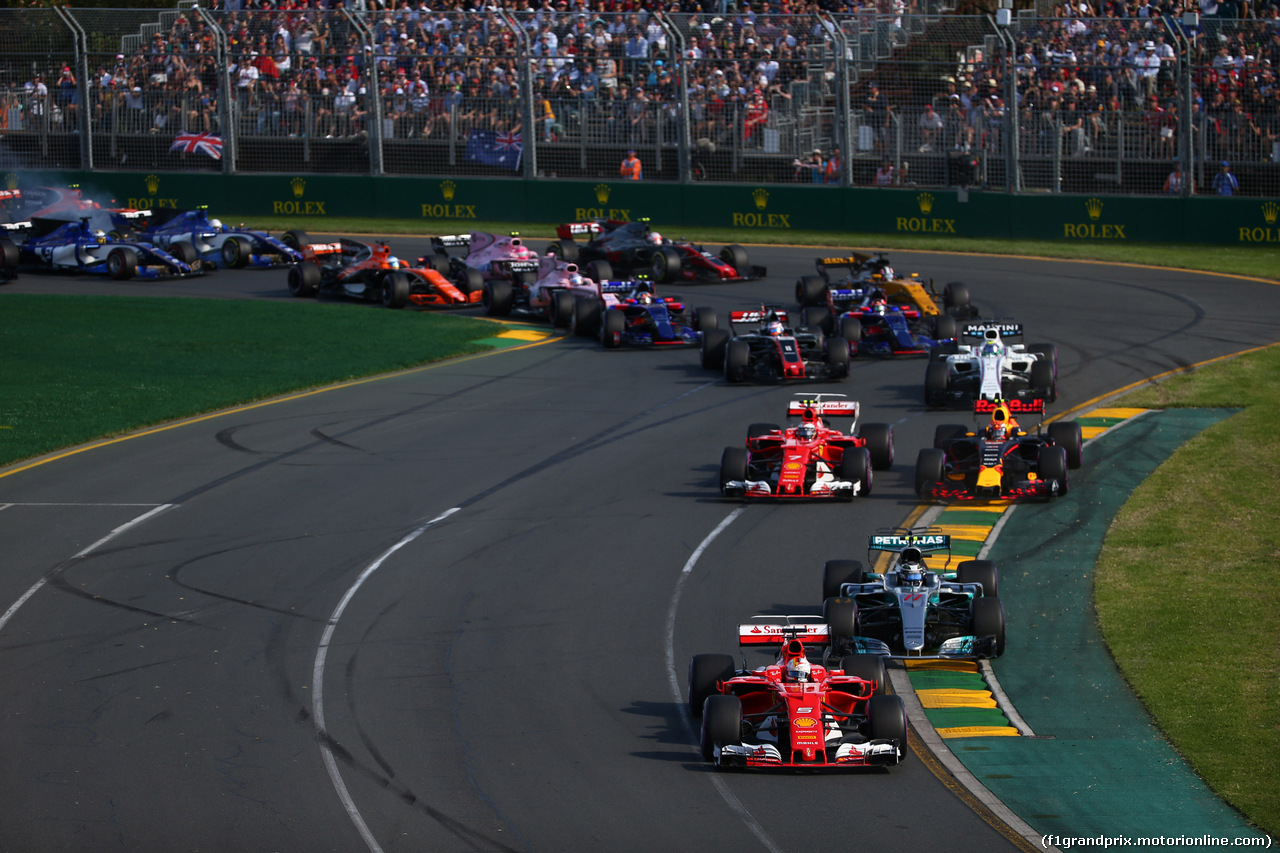 GP AUSTRALIA, 26.03.2017 - Gara, Start of the race, Sebastian Vettel (GER) Ferrari SF70H e Valtteri Bottas (FIN) Mercedes AMG F1 W08