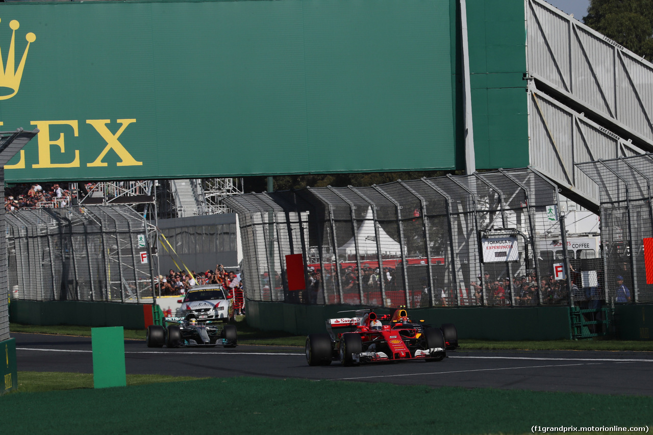 GP AUSTRALIA, 26.03.2017 - Gara, Sebastian Vettel (GER) Ferrari SF70H leaves the pit lane in front of Lewis Hamilton (GBR) Mercedes AMG F1 W08