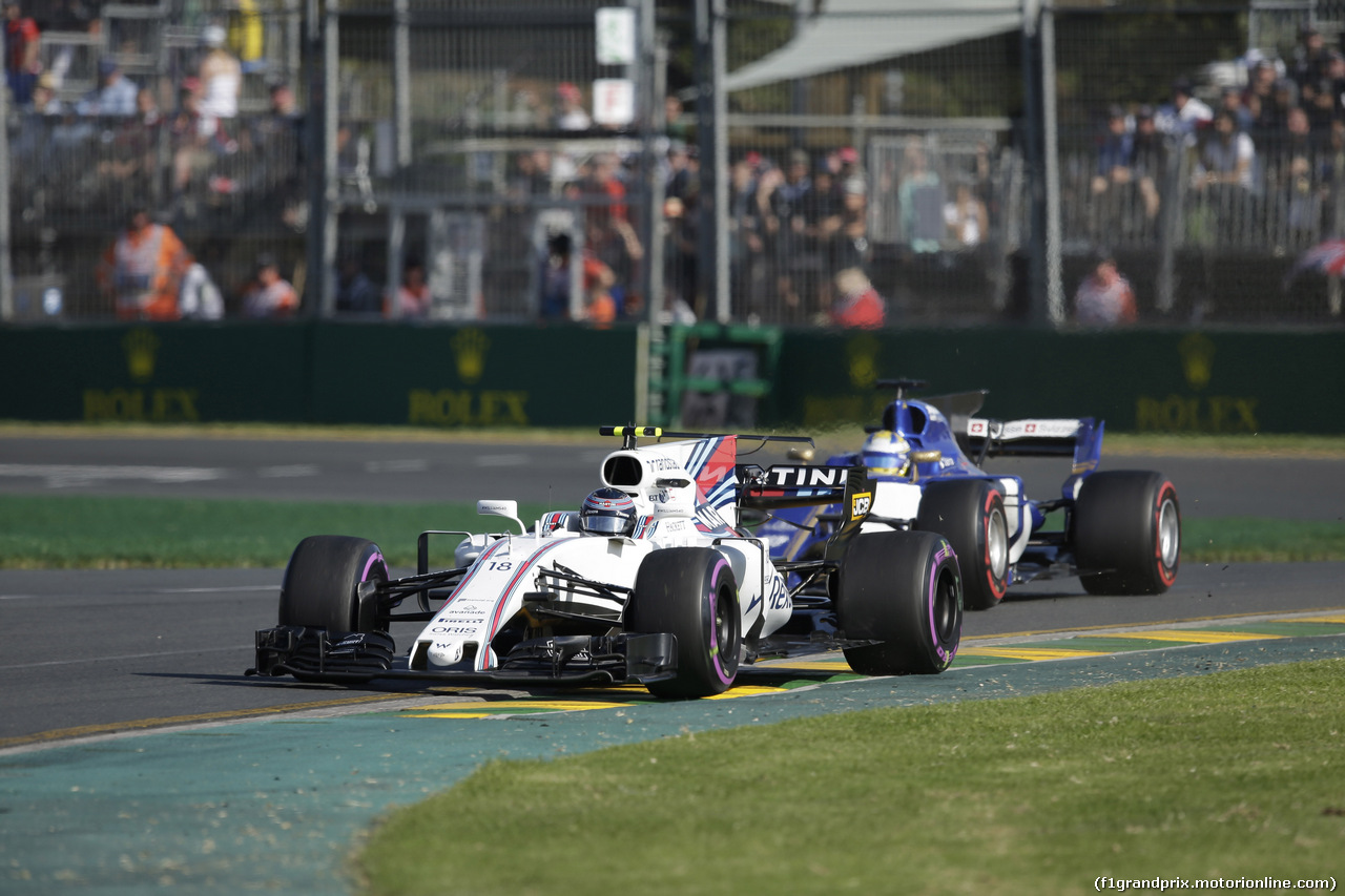 GP AUSTRALIA, 26.03.2017 - Gara, Lance Stroll (CDN) Williams FW40 e Marcus Ericsson (SUE) Sauber C36