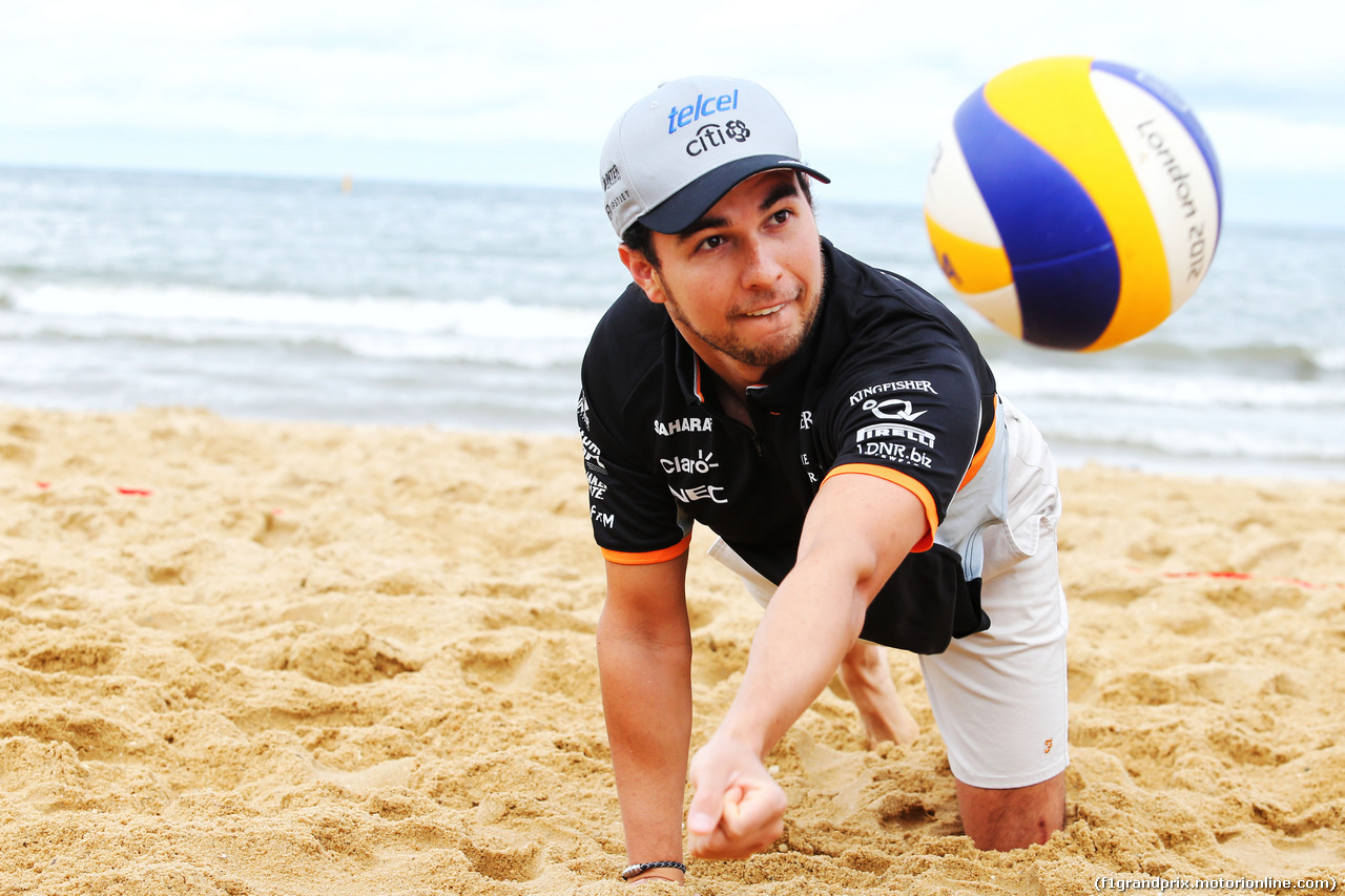 GP AUSTRALIA, Sergio Perez (MEX) Sahara Force India F1 plays volleyball on Brighton Beach.
22.03.2017.