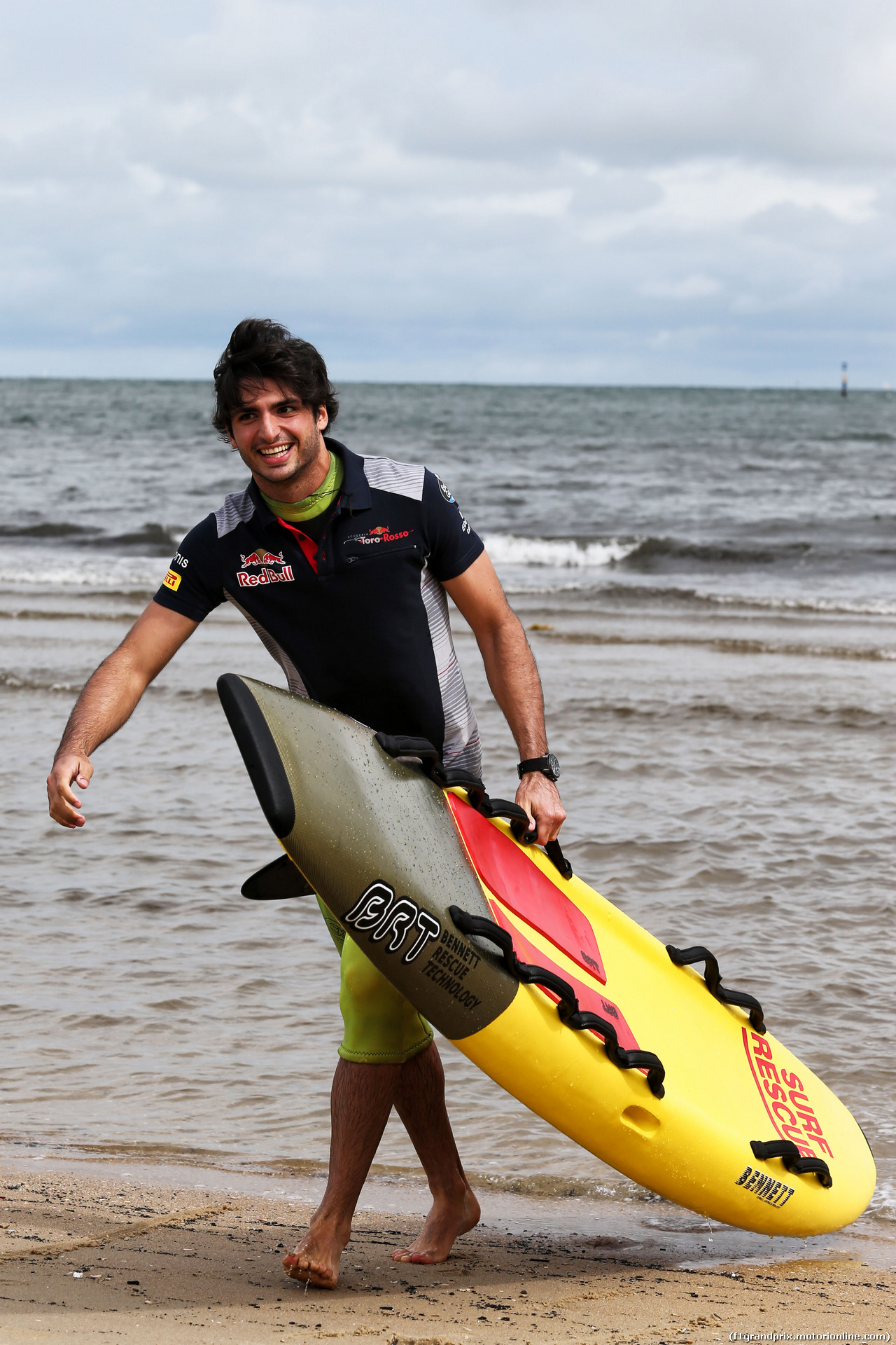 GP AUSTRALIA, Carlos Sainz Jr (ESP) Scuderia Toro Rosso on St Kilda Beach with the St Kilda Lifesaving Club.
22.03.2017.
