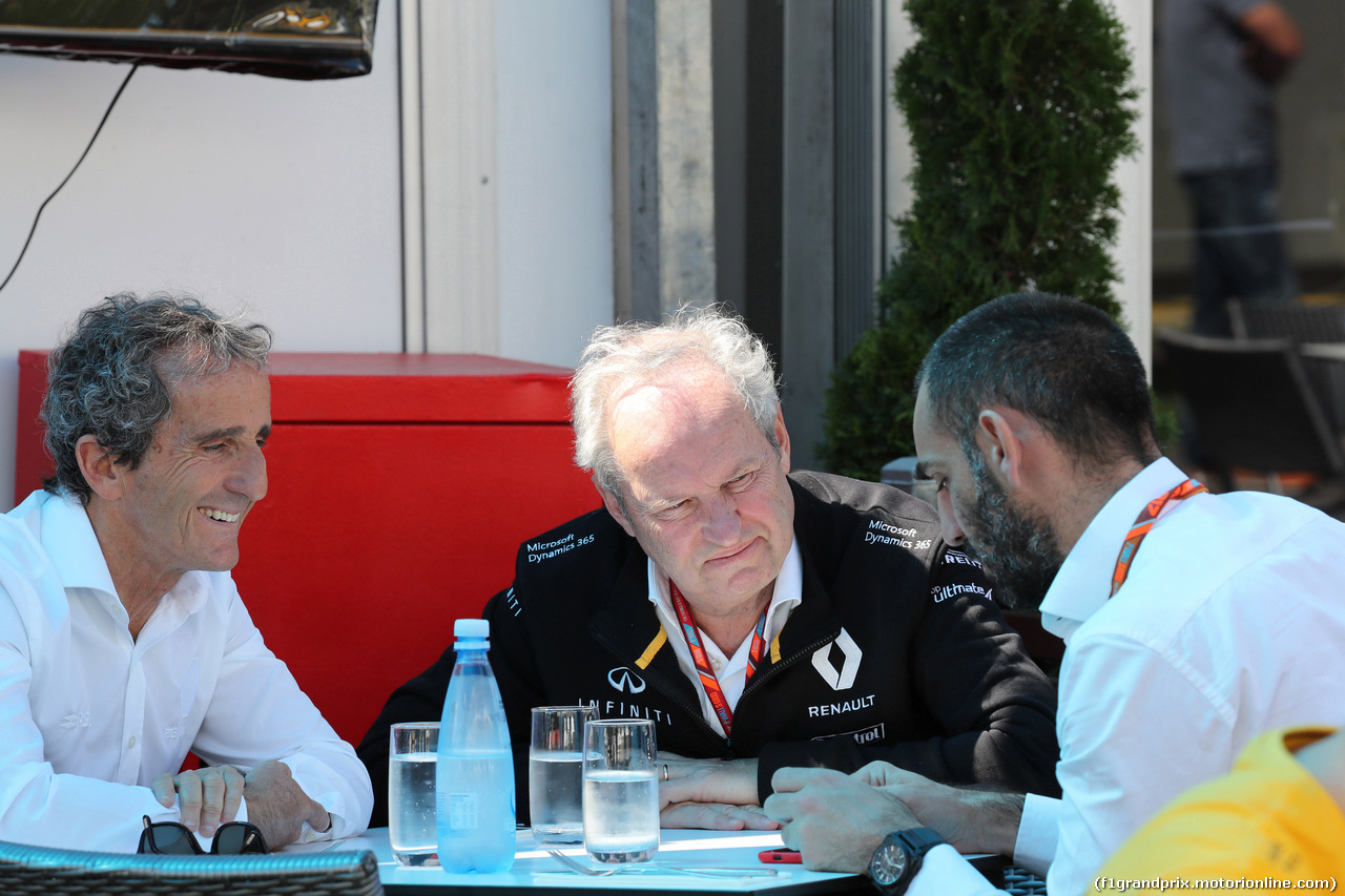 GP AUSTRALIA, 23.03.2017 - (L-R) Alain Prost (FRA) Renault Sport F1 Team Special Advisor , Jerome Stoll (FRA) Renault Sport F1 President e Cyril Abiteboul (FRA) Renault Sport F1 Managing Director