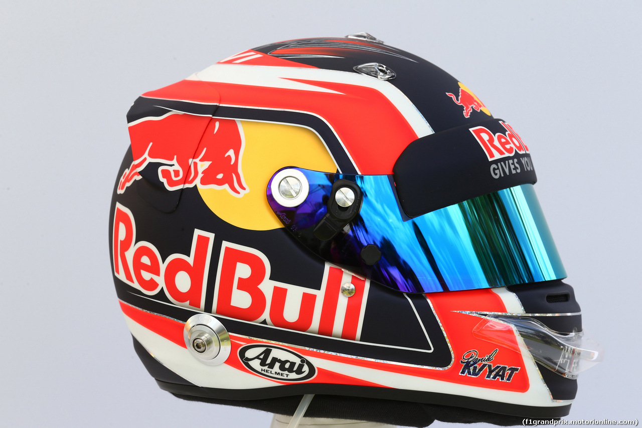 GP AUSTRALIA, 23.03.2017 - Daniil Kvyat (RUS) Scuderia Toro Rosso STR12 helmet