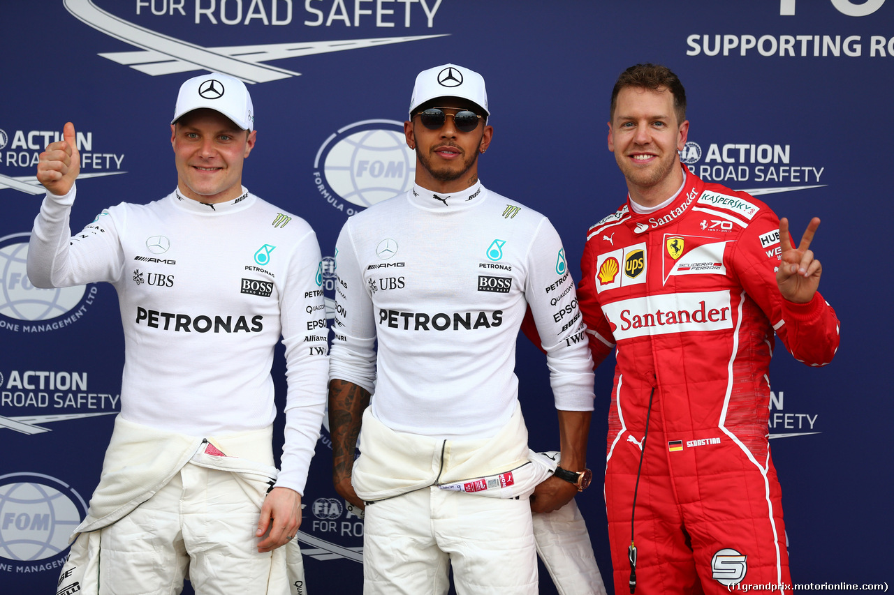 GP AUSTRALIA, 25.03.2017 - Qualifiche, 3rd place Valtteri Bottas (FIN) Mercedes AMG F1 W08, Lewis Hamilton (GBR) Mercedes AMG F1 W08 pole position e 2nd place Sebastian Vettel (GER) Ferrari SF70H