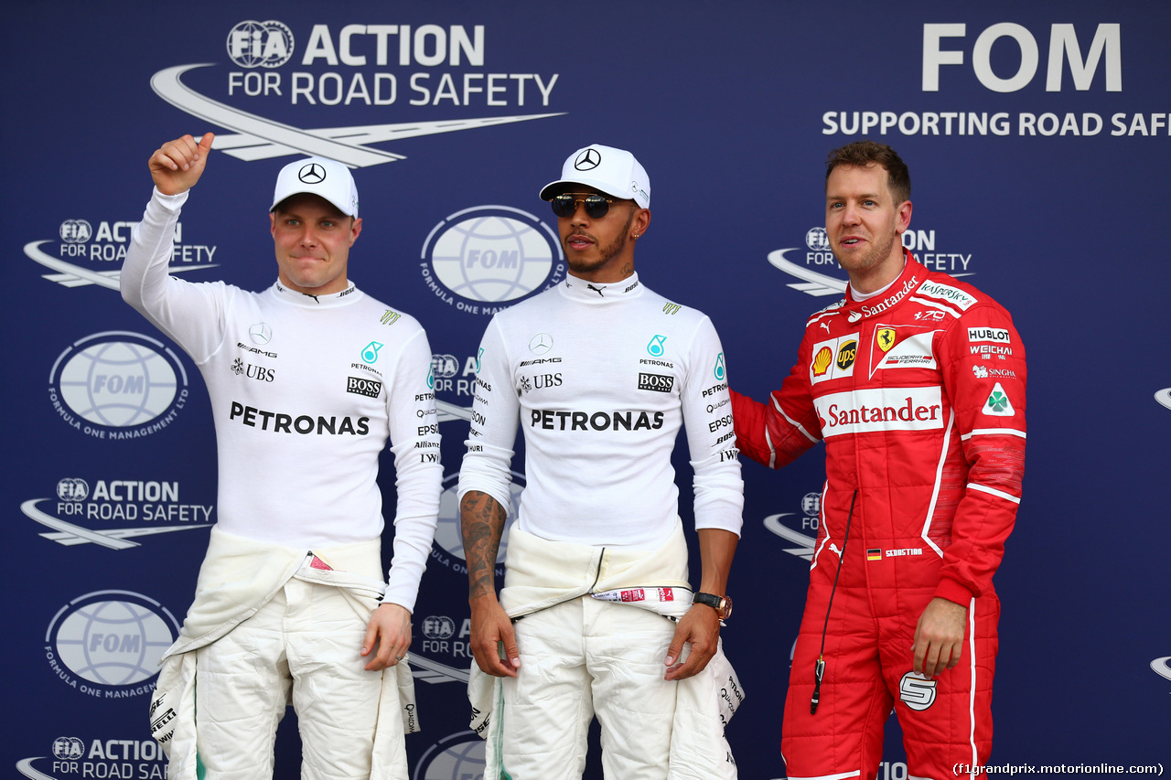 GP AUSTRALIA, 25.03.2017 - Qualifiche, 3rd place Valtteri Bottas (FIN) Mercedes AMG F1 W08, Lewis Hamilton (GBR) Mercedes AMG F1 W08 pole position e 2nd place Sebastian Vettel (GER) Ferrari SF70H
