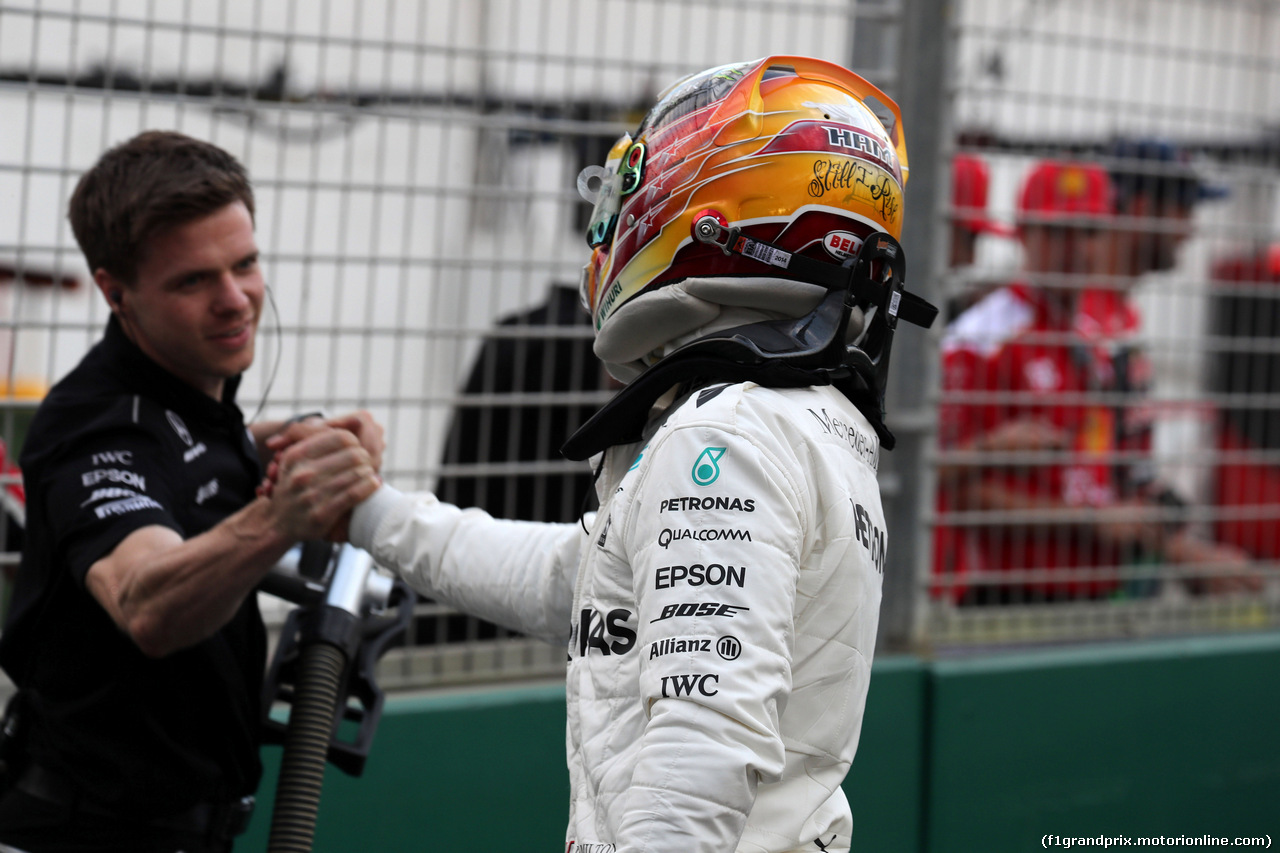 GP AUSTRALIA, 25.03.2017 - Qualifiche, Lewis Hamilton (GBR) Mercedes AMG F1 W08 pole position