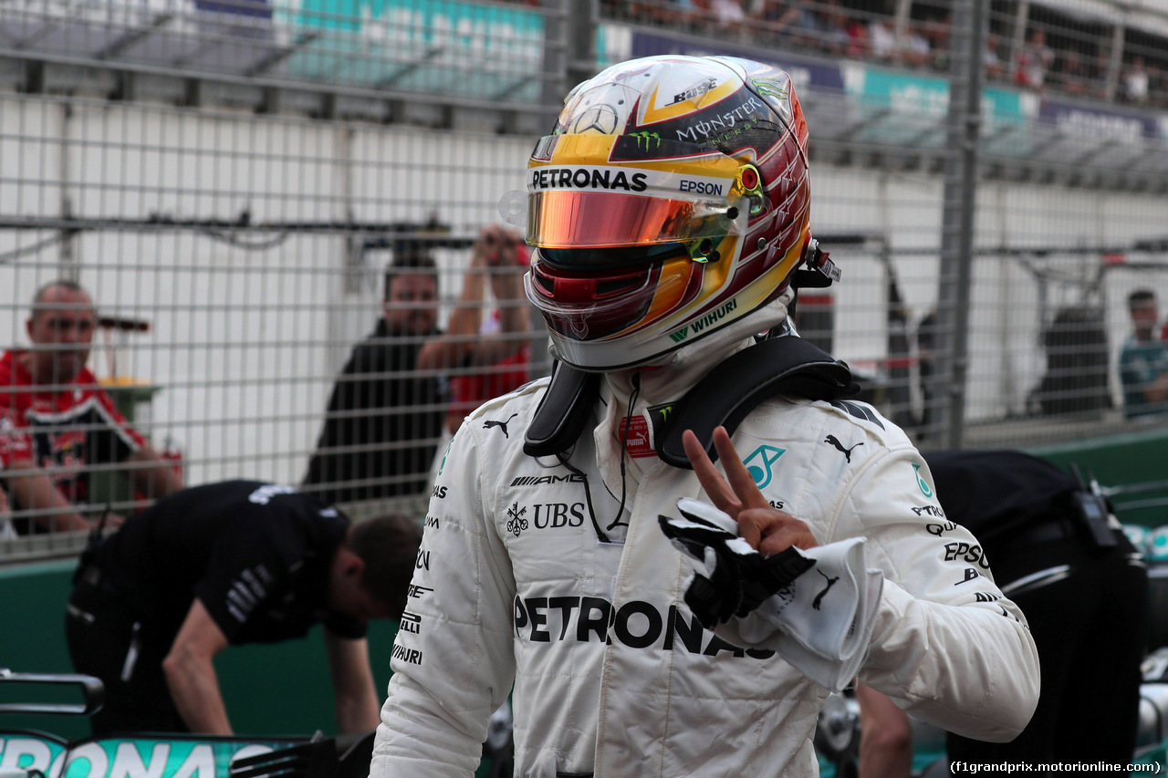 GP AUSTRALIA, 25.03.2017 - Qualifiche, Lewis Hamilton (GBR) Mercedes AMG F1 W08 pole position