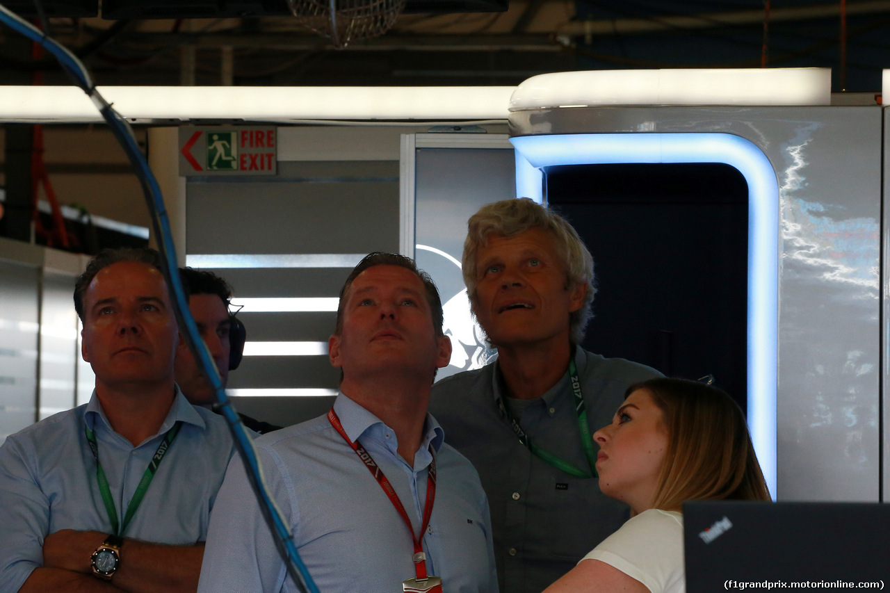 GP AUSTRALIA, 24.03.2017 - Prove Libere 1, (L-R) Raymond Vermeulem (HOL), Manager di Max Verstappen (NED), Jos Verstappen (NED), Huub Rothengatter e Victoria Verstappen