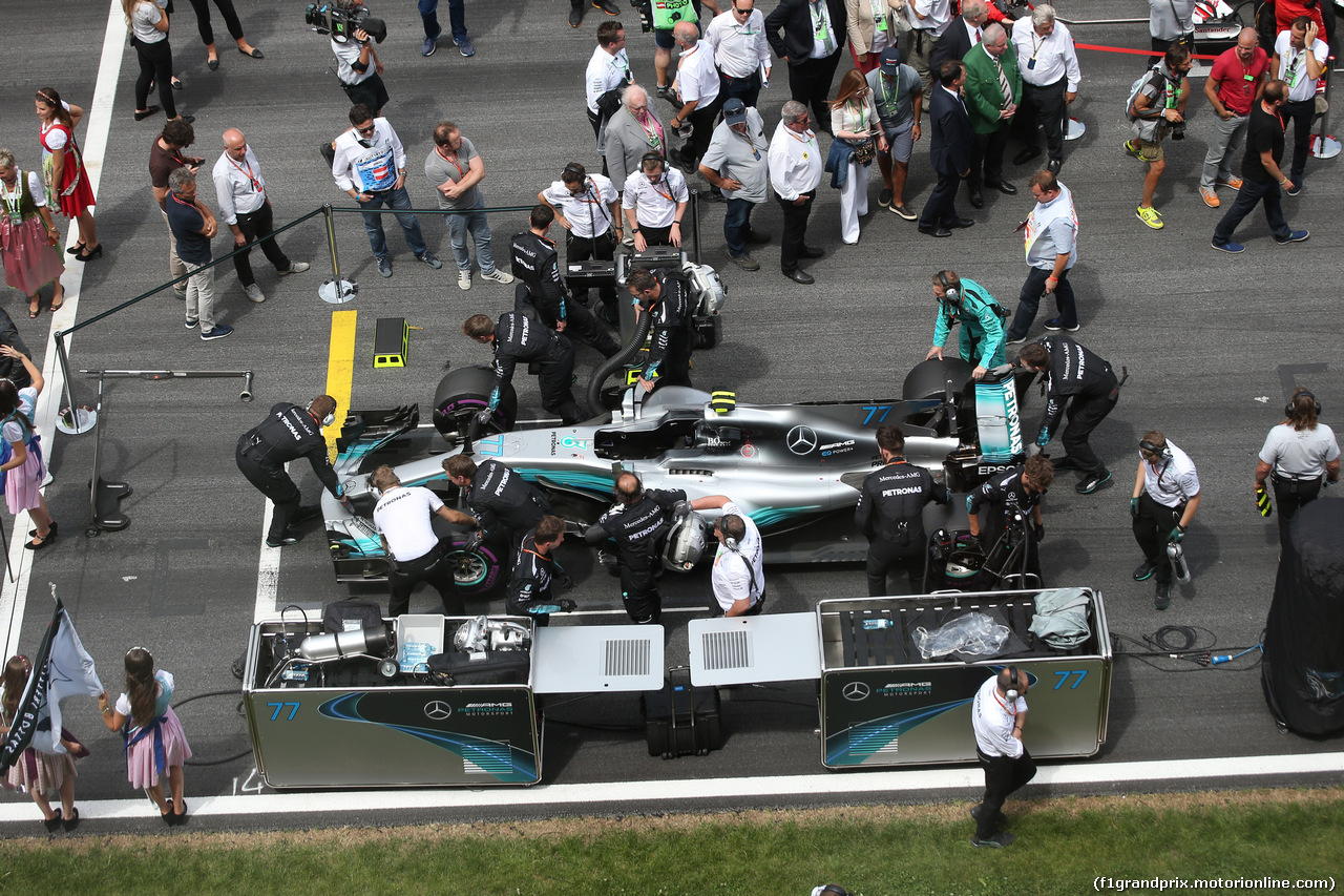 GP AUSTRIA, 09.07.2017- Valtteri Bottas (FIN) Mercedes AMG F1 W08 in the partenzaing grid