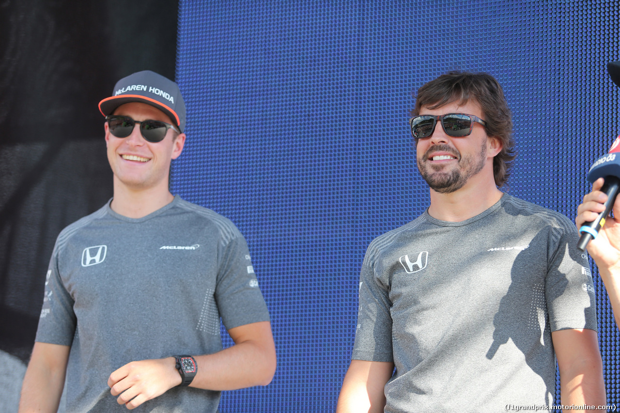 GP AUSTRIA, 06.07.2017- Stoffel Vandoorne (BEL) McLaren MCL32 e Fernando Alonso (ESP) McLaren Honda MCL32