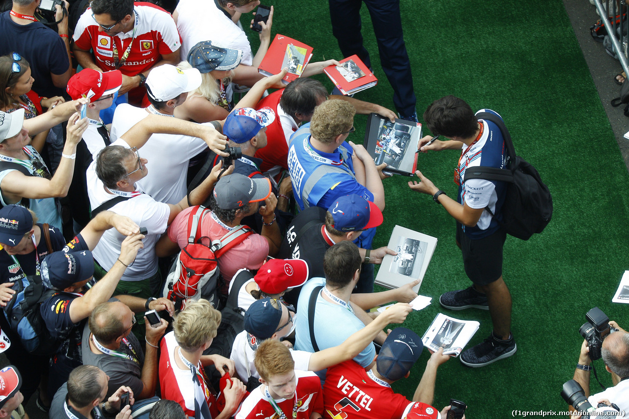 GP AUSTRIA, 08.07.2017- Autograph Session, Lance Stroll (CDN) Williams FW40
