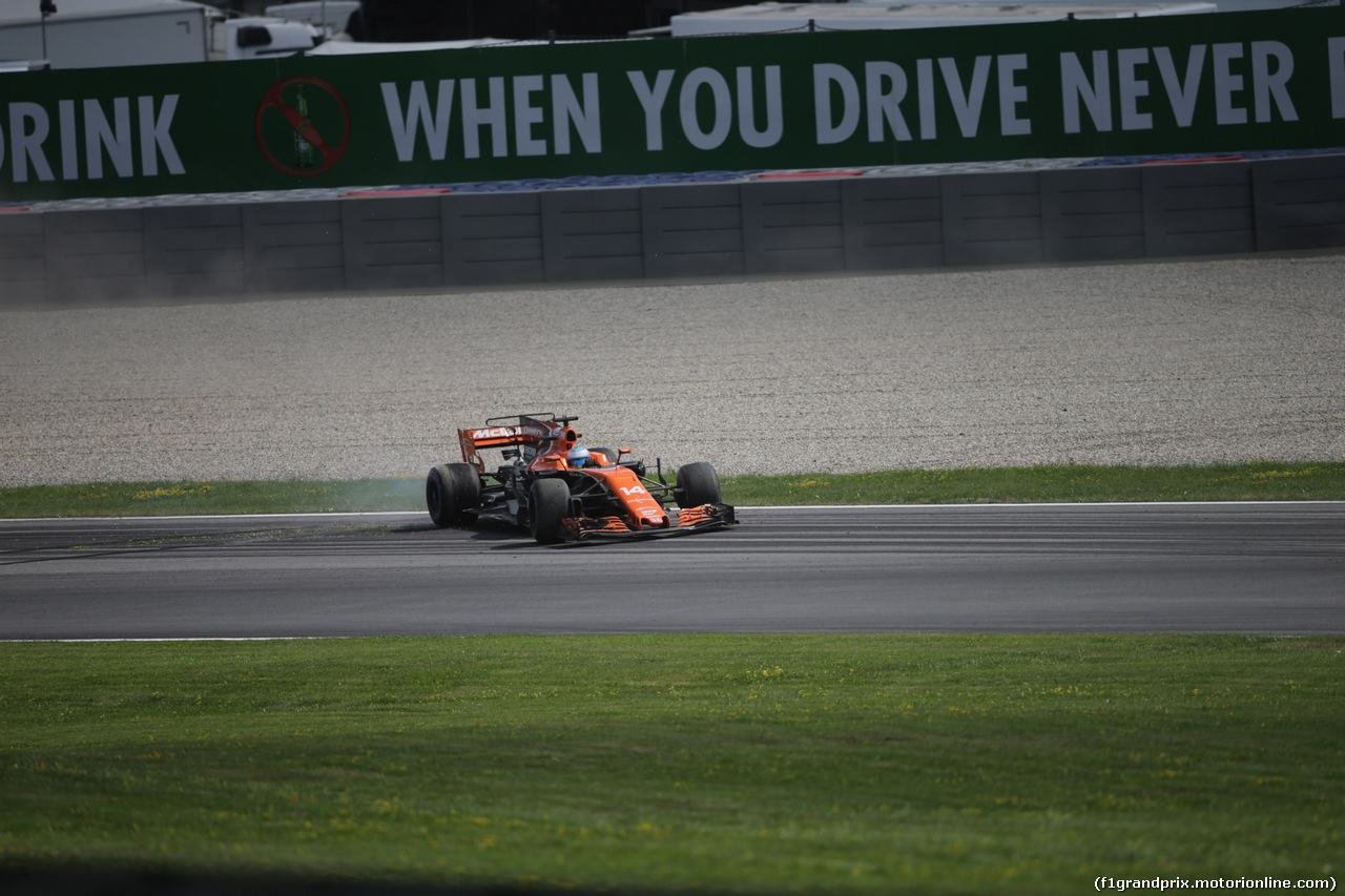 GP AUSTRIA, 07.07.2017- Prove Libere 2, Fernando Alonso (ESP) McLaren Honda MCL32 spin