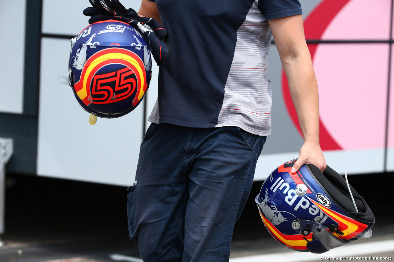 GP AUSTRIA, 07.07.2017- Carlos Sainz Jr (ESP) Scuderia Toro Rosso STR12 helmets