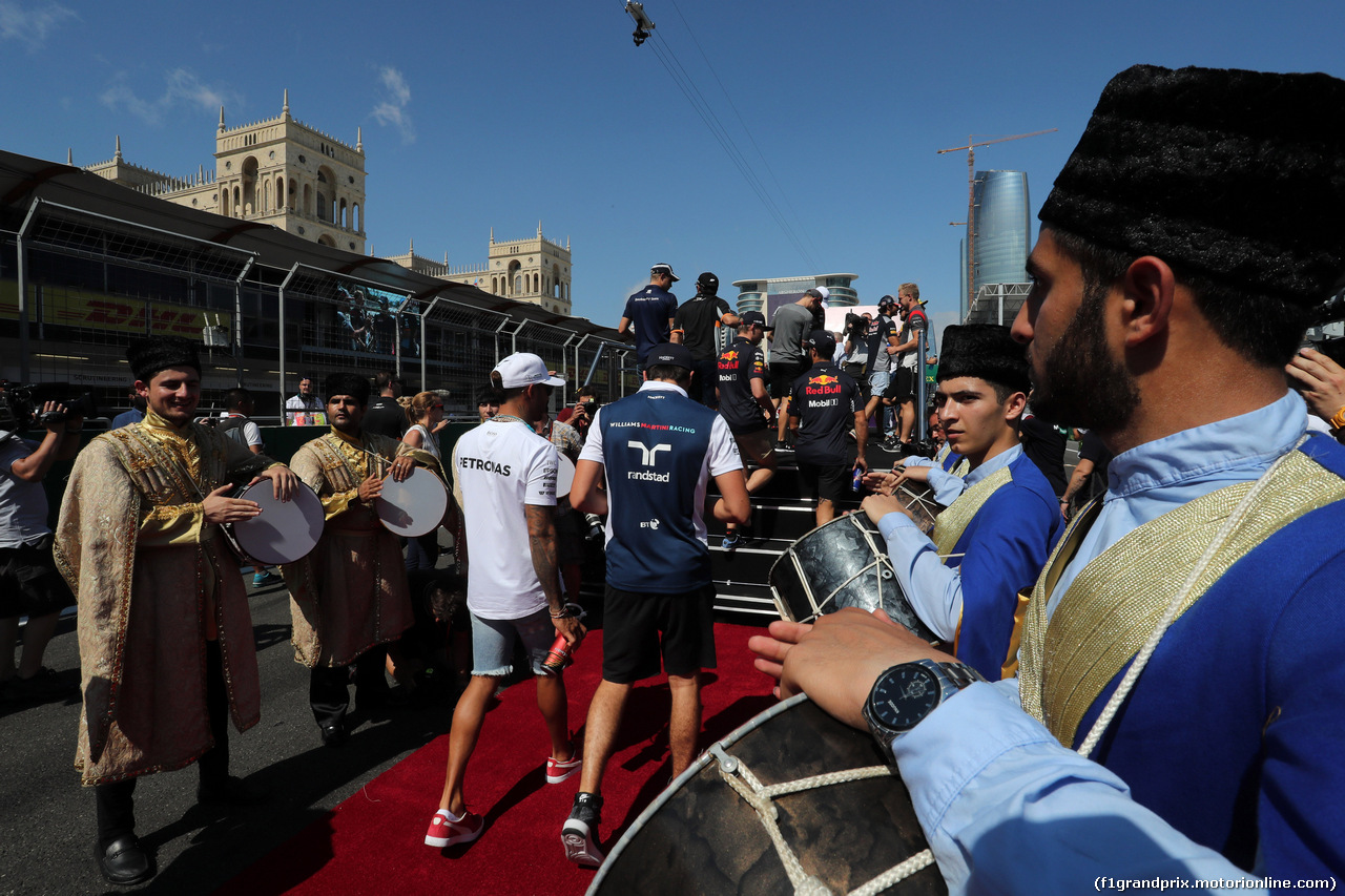 GP AZERBAIJAN, 25.06.2017 - Lewis Hamilton (GBR) Mercedes AMG F1 W08 e Lance Stroll (CDN) Williams FW40