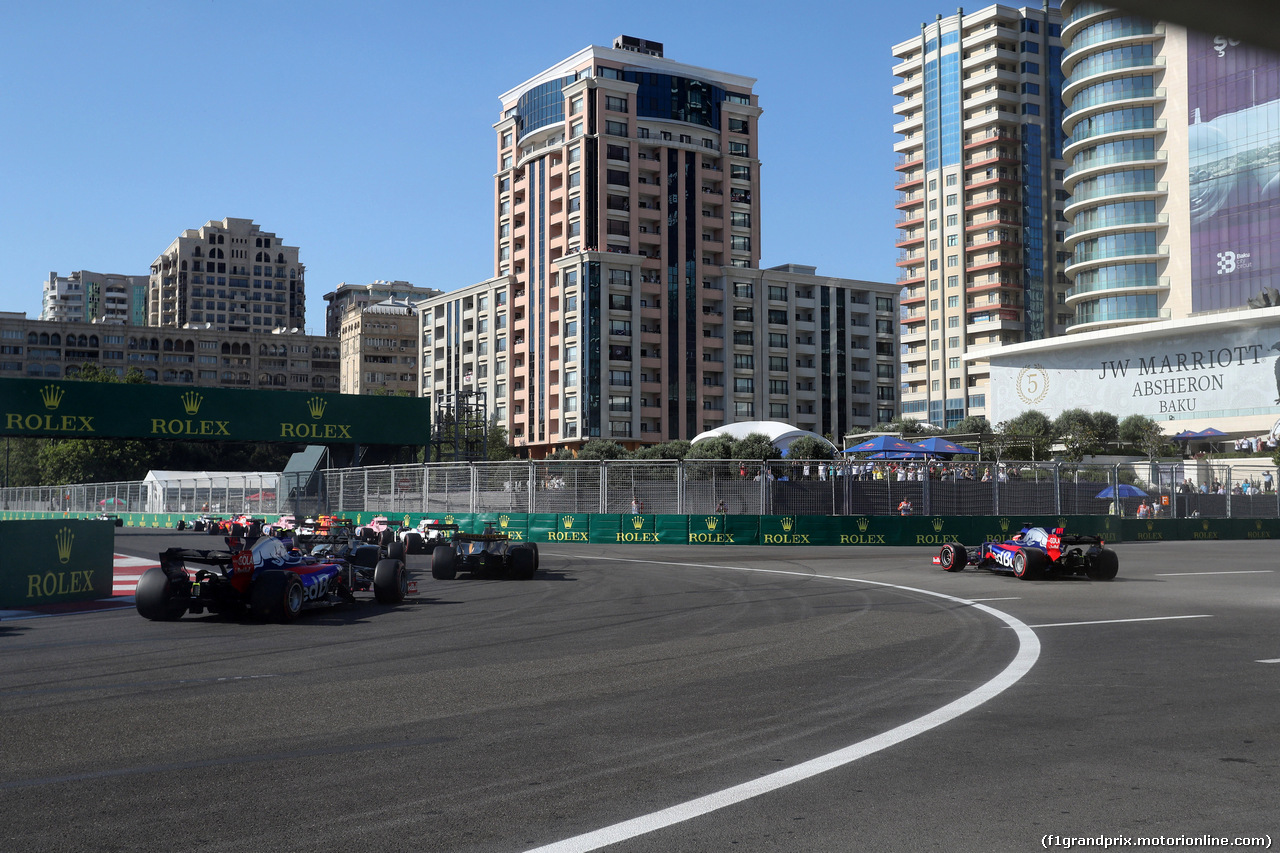 GP AZERBAIJAN, 25.06.2017 - Gara, Start of the race, Daniil Kvyat (RUS) Scuderia Toro Rosso STR12