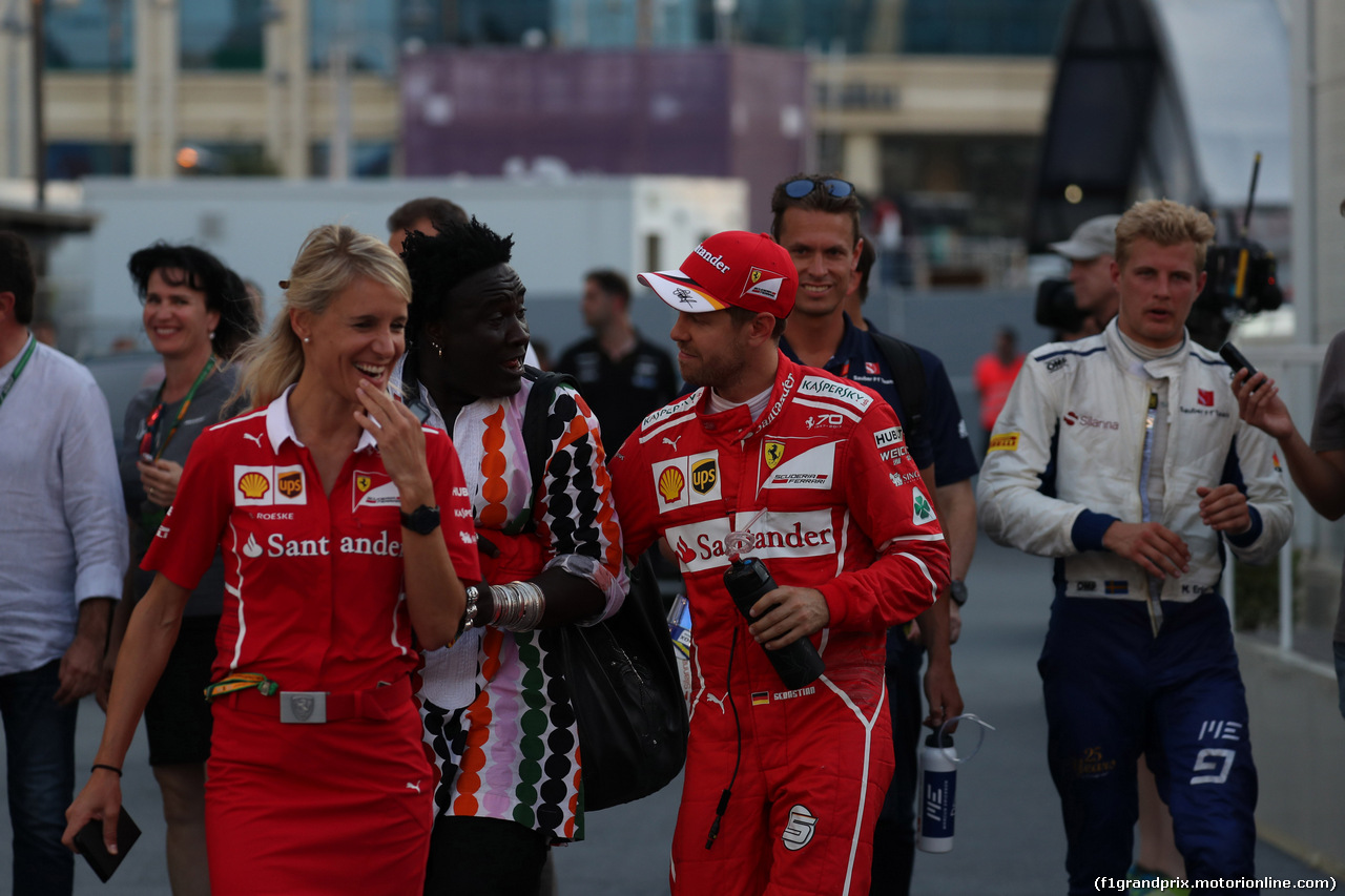 GP AZERBAIJAN, 25.06.2017 - Gara, Britta Roeske (AUT) Ferrari Press Officer. e Sebastian Vettel (GER) Ferrari SF70H