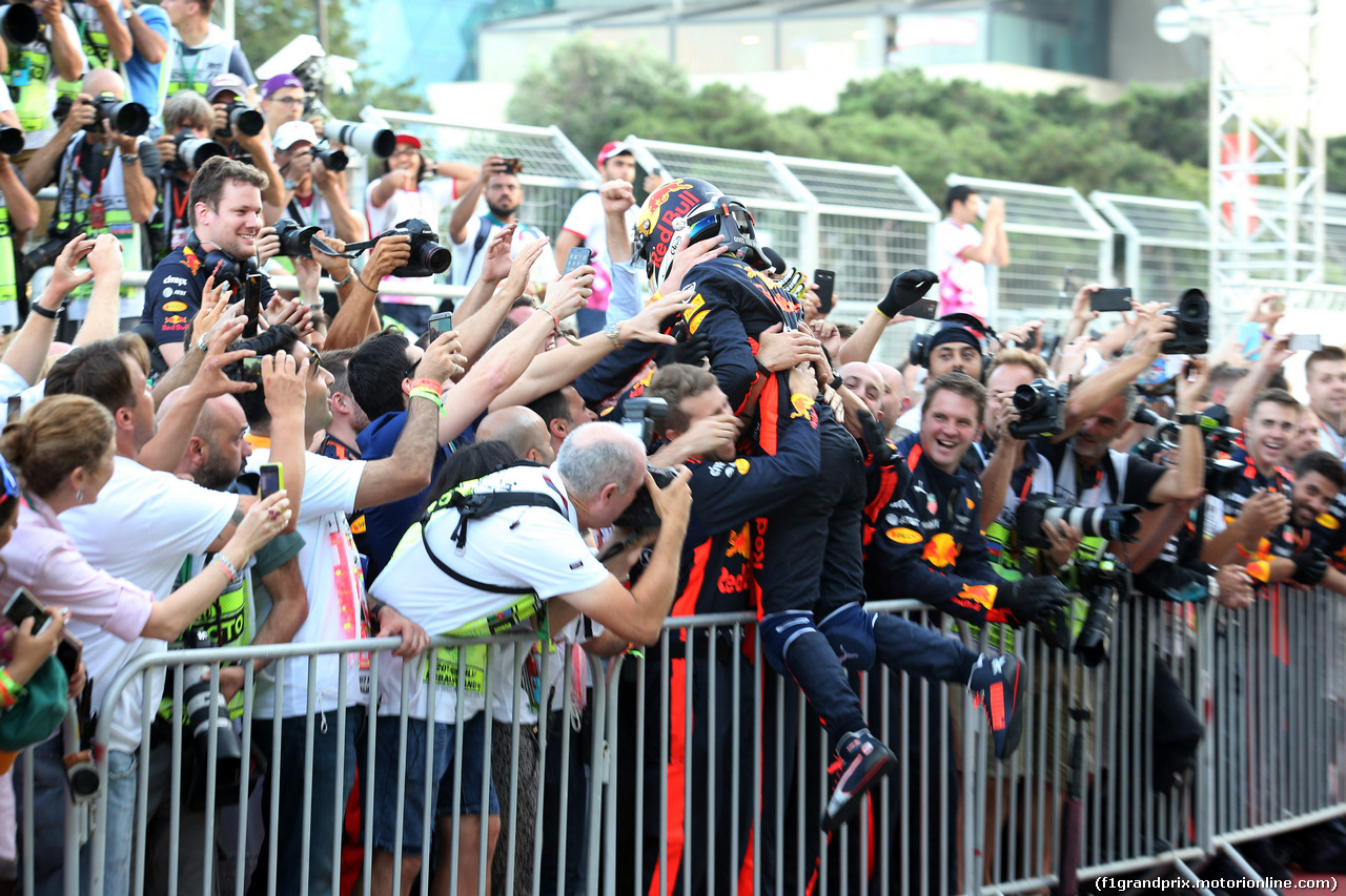 GP AZERBAIJAN, 25.06.2017 - Gara, Daniel Ricciardo (AUS) Red Bull Racing RB13 vincitore