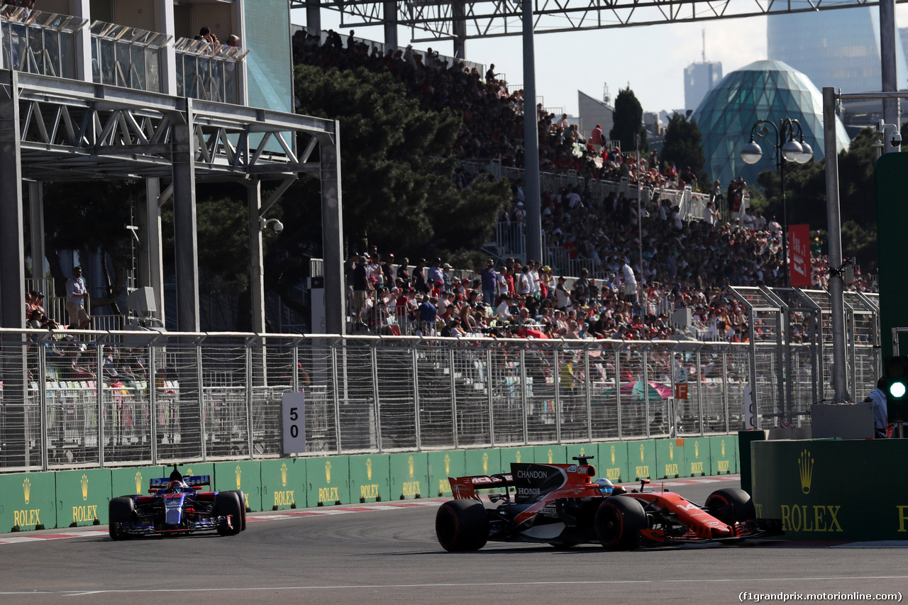 GP AZERBAIJAN, 25.06.2017 - Gara, Fernando Alonso (ESP) McLaren MCL32