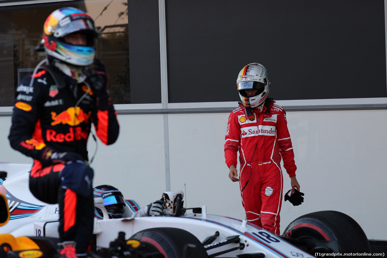 GP AZERBAIJAN, 25.06.2017 - Gara, Daniel Ricciardo (AUS) Red Bull Racing RB13 vincitore e Sebastian Vettel (GER) Ferrari SF70H