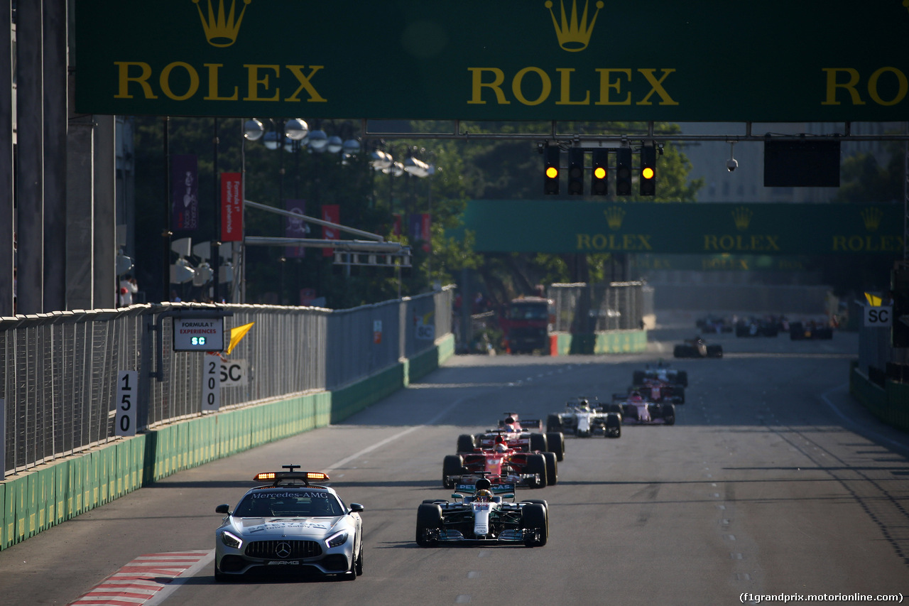GP AZERBAIJAN, 25.06.2017 - Gara, The Safety car e Lewis Hamilton (GBR) Mercedes AMG F1 W08
