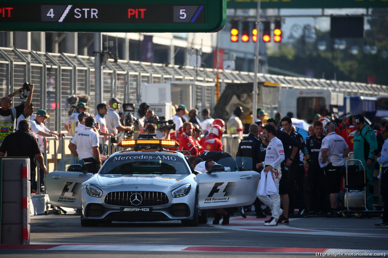 GP AZERBAIJAN, 25.06.2017 - Gara, The race stopped, Fernando Alonso (ESP) McLaren MCL32 e the Safety car