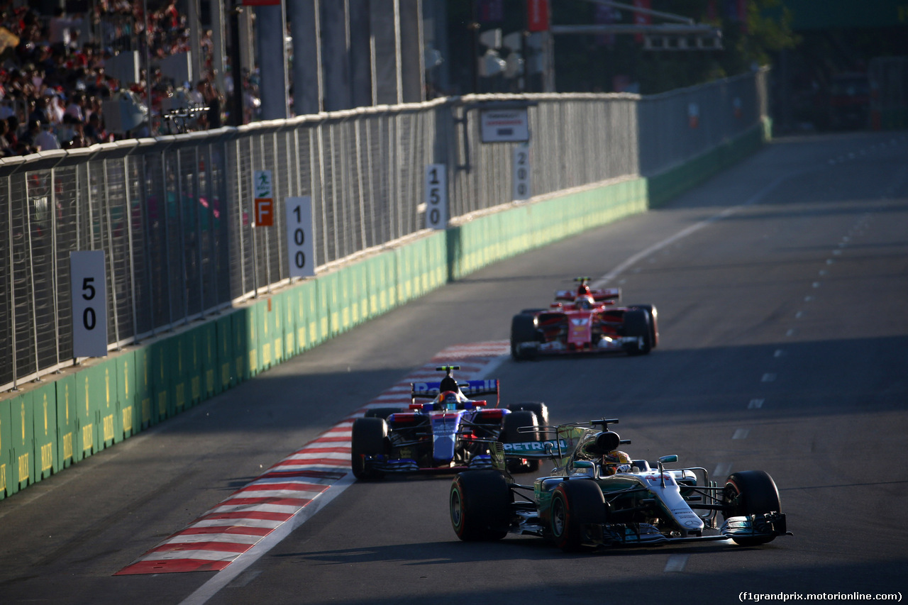 GP AZERBAIJAN, 25.06.2017 - Gara, Lewis Hamilton (GBR) Mercedes AMG F1 W08