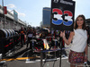 GP AZERBAIJAN, 25.06.2017 - Gara, griglia Ragazza e Max Verstappen (NED) Red Bull Racing RB13