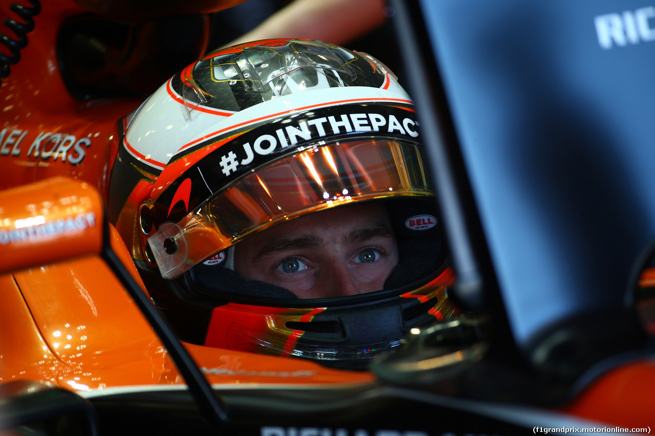 GP AZERBAIJAN, 24.06.2017 - Prove Libere 3, Stoffel Vandoorne (BEL) McLaren MCL32