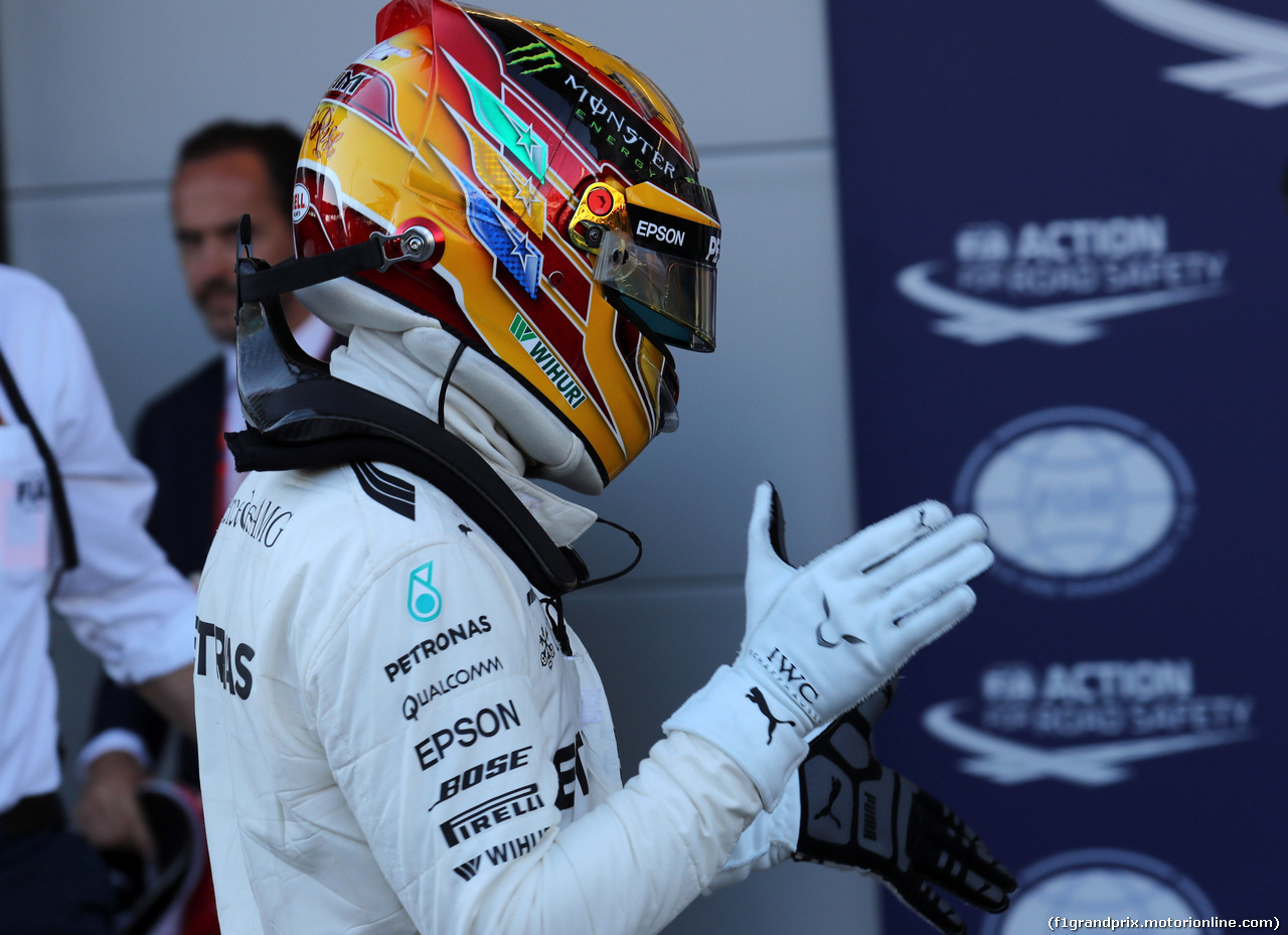 GP AZERBAIJAN, 24.06.2017 - Qualifiche, Lewis Hamilton (GBR) Mercedes AMG F1 W08 pole position