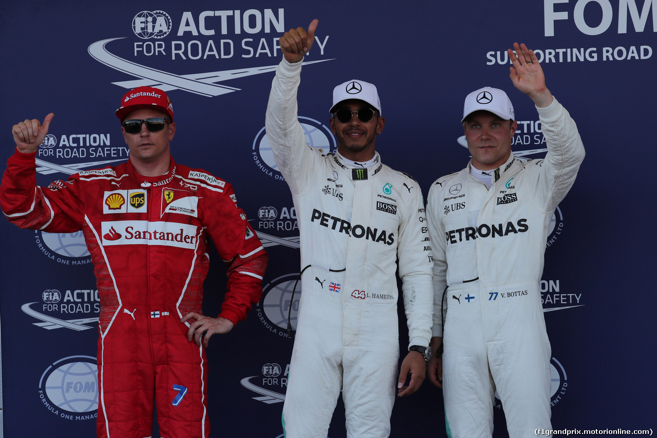 GP AZERBAIJAN, 24.06.2017 - Qualifiche, 3rd place Kimi Raikkonen (FIN) Ferrari SF70H, Lewis Hamilton (GBR) Mercedes AMG F1 W08 pole position e 2nd place Valtteri Bottas (FIN) Mercedes AMG F1 W08