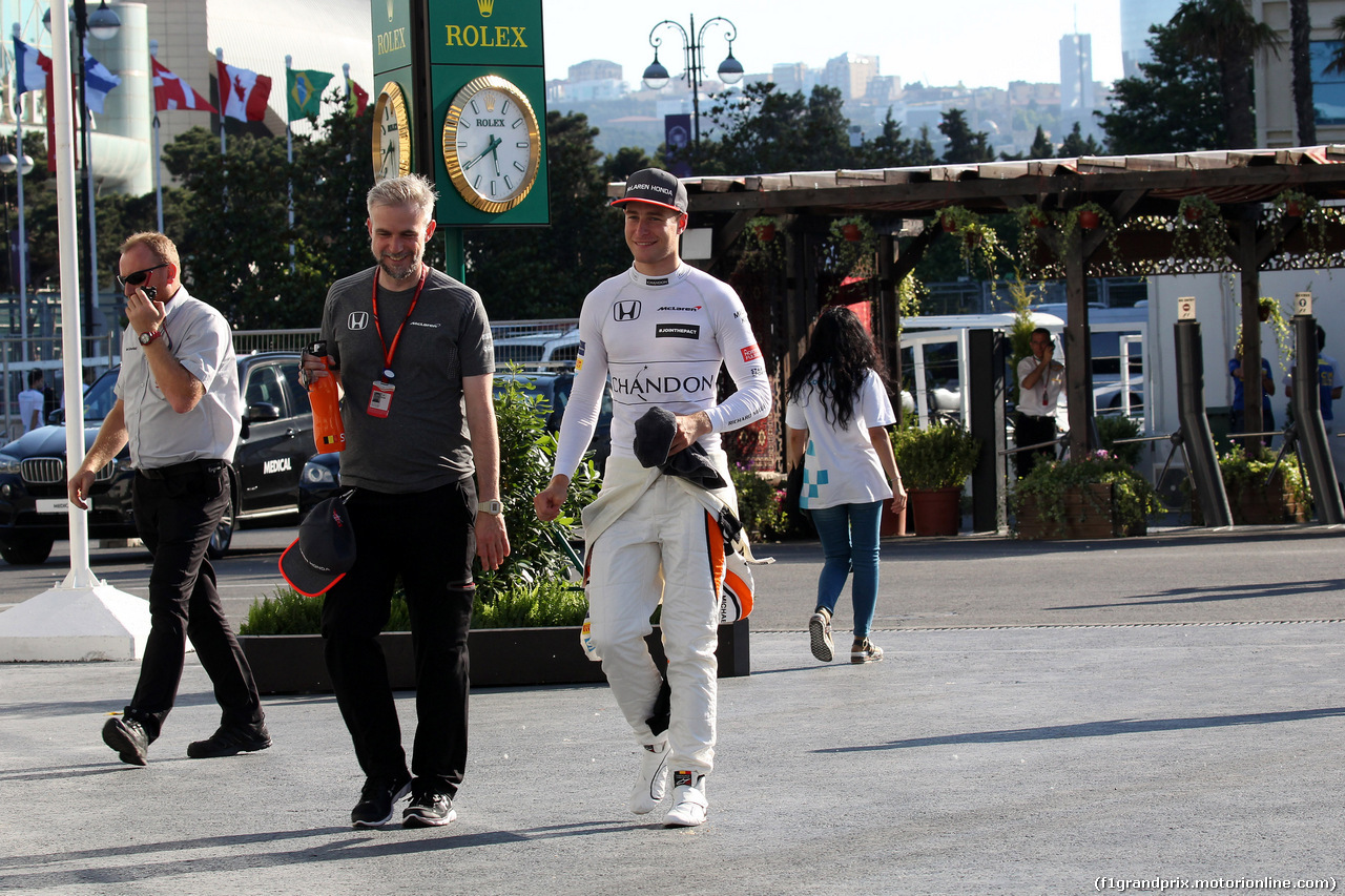 GP AZERBAIJAN, 24.06.2017 - Qualifiche, Stoffel Vandoorne (BEL) McLaren MCL32