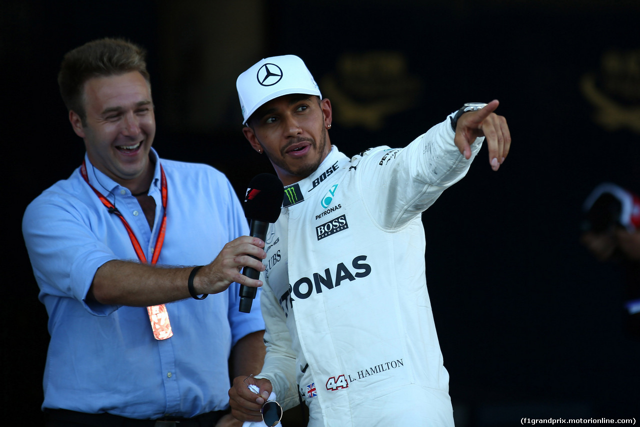 GP AZERBAIJAN, 24.06.2017 - Qualifiche, Davide Valsecchi (ITA), Sky TV e Lewis Hamilton (GBR) Mercedes AMG F1 W08 pole position