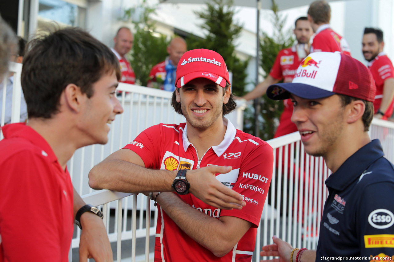 GP AZERBAIJAN, 24.06.2017 - Qualifiche, (L-R) Charles Leclerc (MON) PREMA Racing, Antonio Giovinazzi (ITA) Test Driver, Ferrari e Pierre Gasly (FRA) Red Bull Racing, Test driver