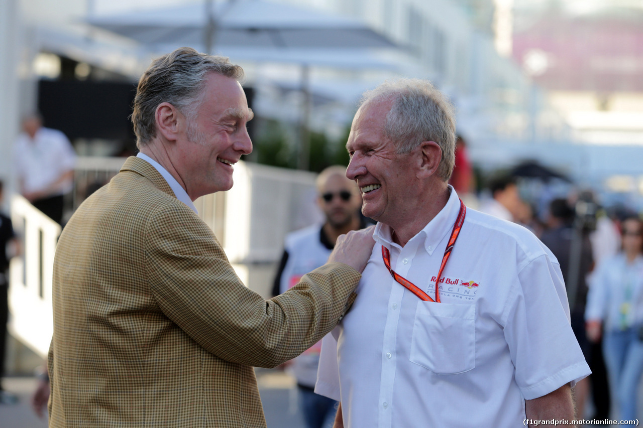 GP AZERBAIJAN, 24.06.2017 - Qualifiche, Sean Bratches, Formula 1 Managing Director, Commercial Operations e Helmut Marko (AUT), Red Bull Racing, Red Bull Advisor