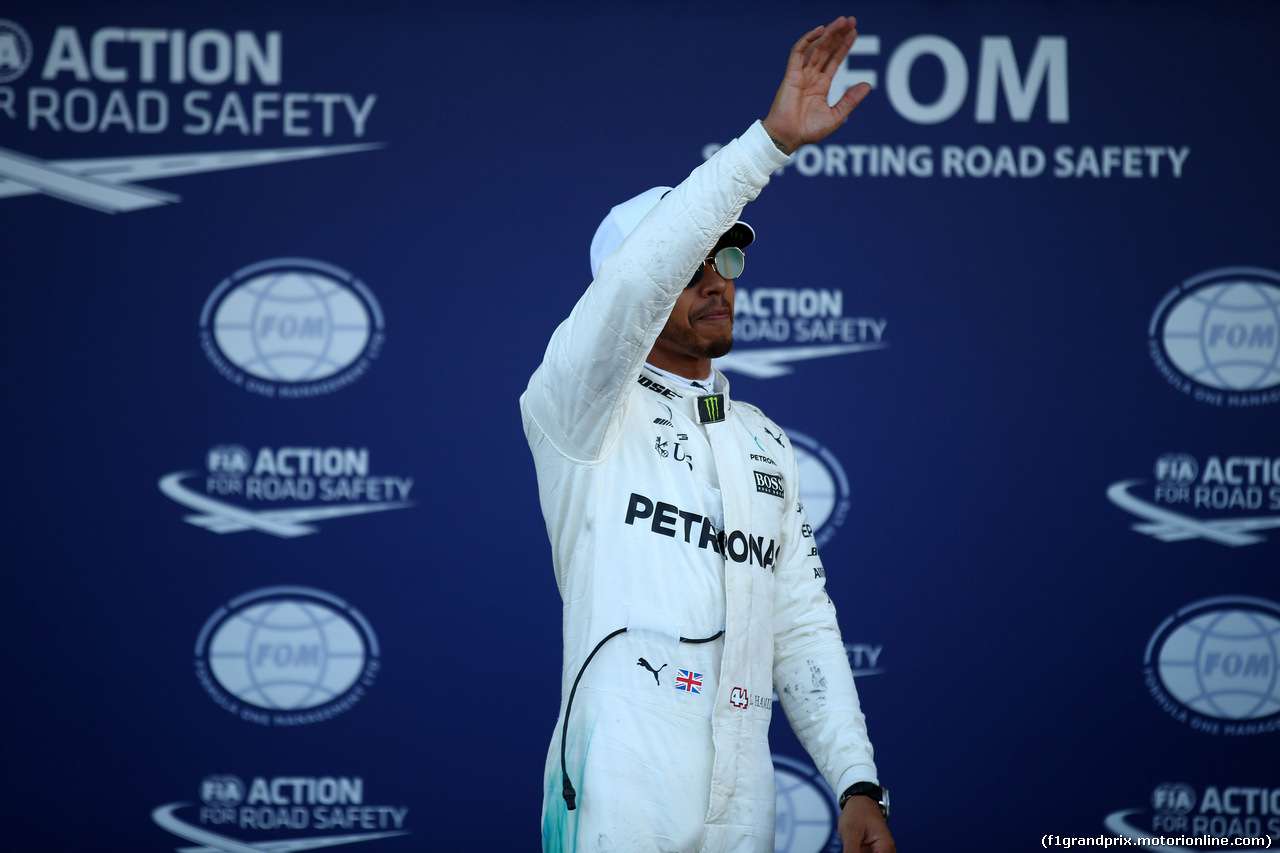 GP AZERBAIJAN, 24.06.2017 - Qualifiche, Lewis Hamilton (GBR) Mercedes AMG F1 W08 pole position