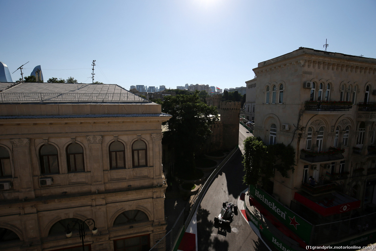 GP AZERBAIJAN, 24.06.2017 - Qualifiche, Romain Grosjean (FRA) Haas F1 Team VF-17
