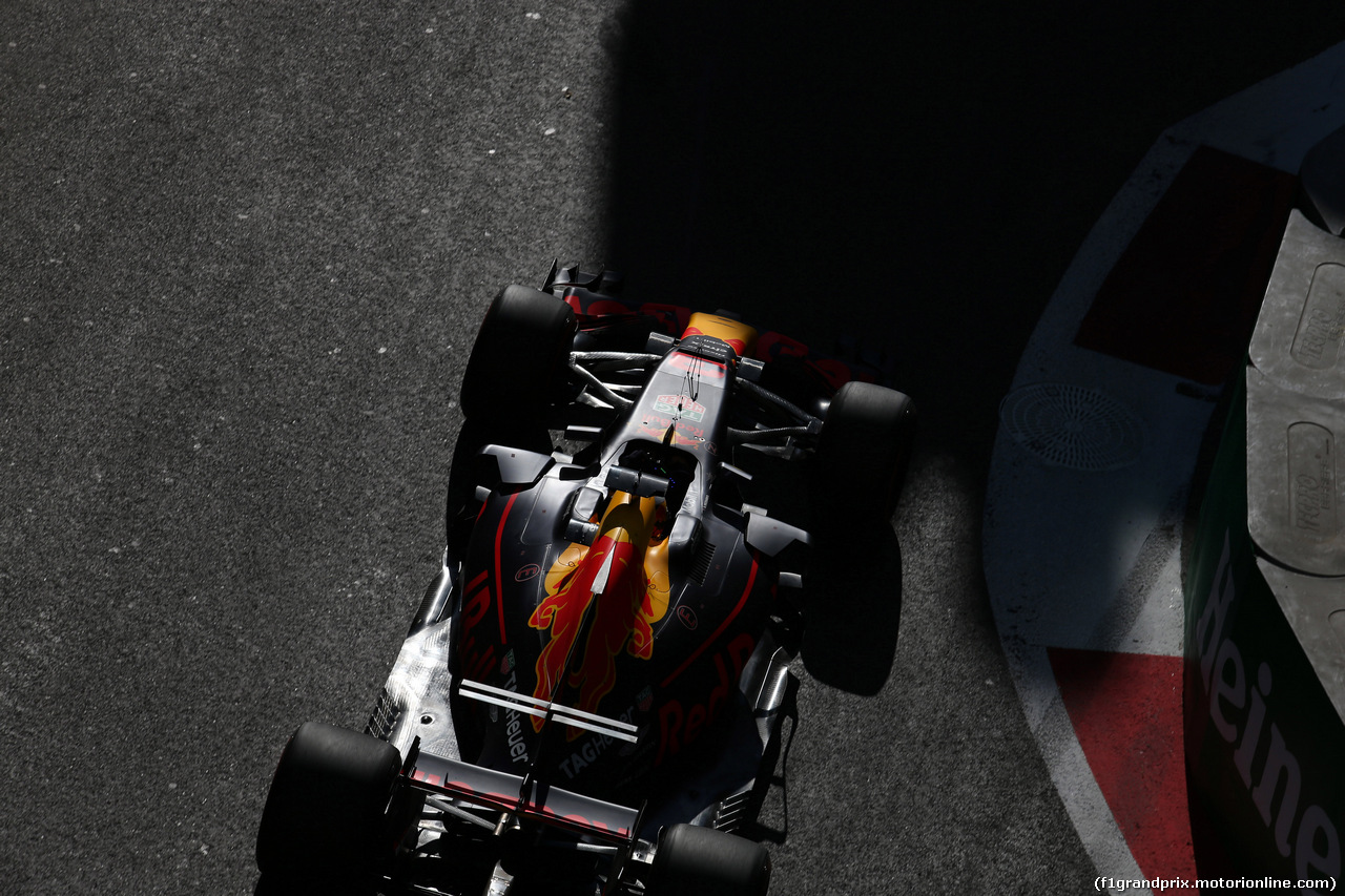 GP AZERBAIJAN, 24.06.2017 - Qualifiche, Daniel Ricciardo (AUS) Red Bull Racing RB13