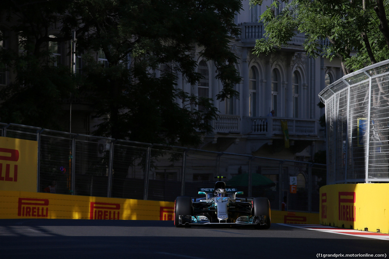 GP AZERBAIJAN, 24.06.2017 - Qualifiche, Valtteri Bottas (FIN) Mercedes AMG F1 W08